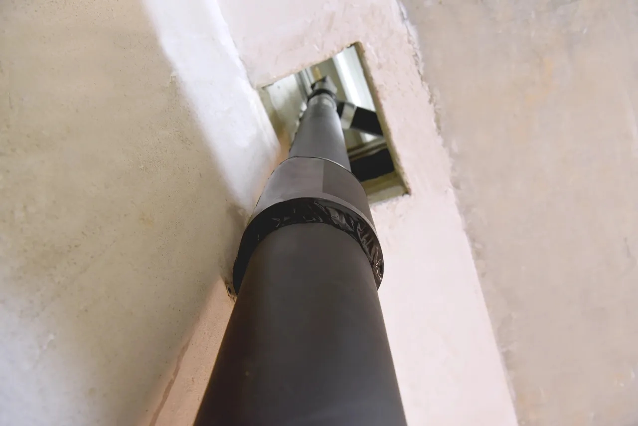 Jak wygłuszyć rury w bloku, aby zredukować hałas i wibracje