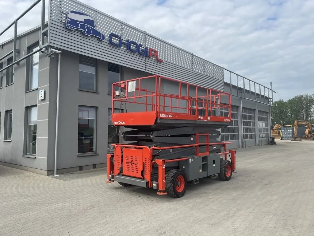 Ile kosztuje wynajem podnośnika koszowego? Sprawdź ceny i ukryte koszty