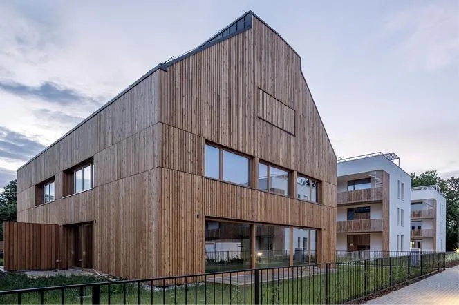 Fasada budynku co to - Kluczowe znaczenie i nowoczesne przykłady