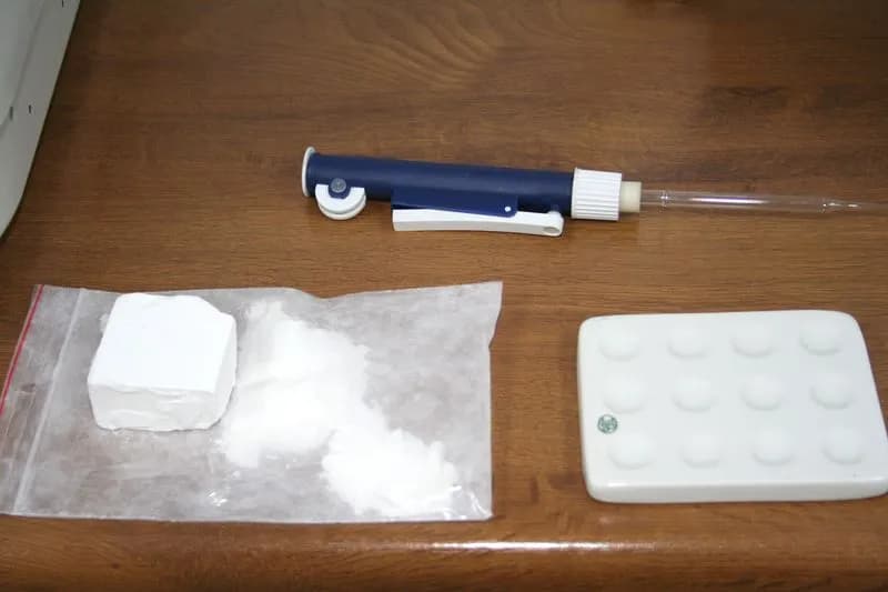 Ile kosztuje działka kokainy? Zaskakujące ceny i ich zmiany w Polsce