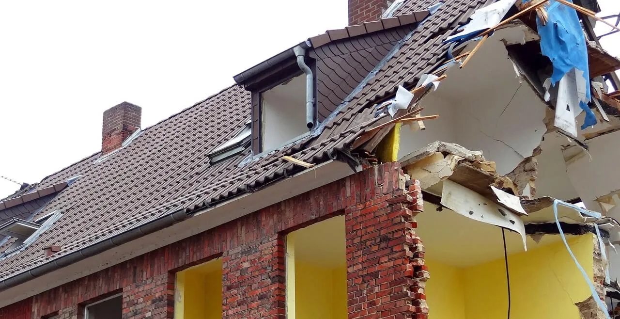 Osiadanie budynku ile trwa? Poznaj kluczowe czynniki wpływające na czas