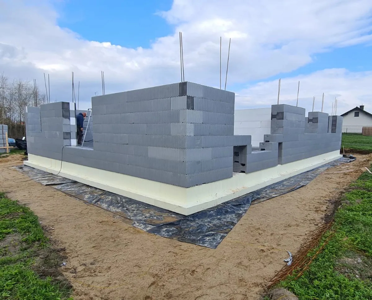 Co to jest powierzchnia całkowita budynku i dlaczego jest ważna?