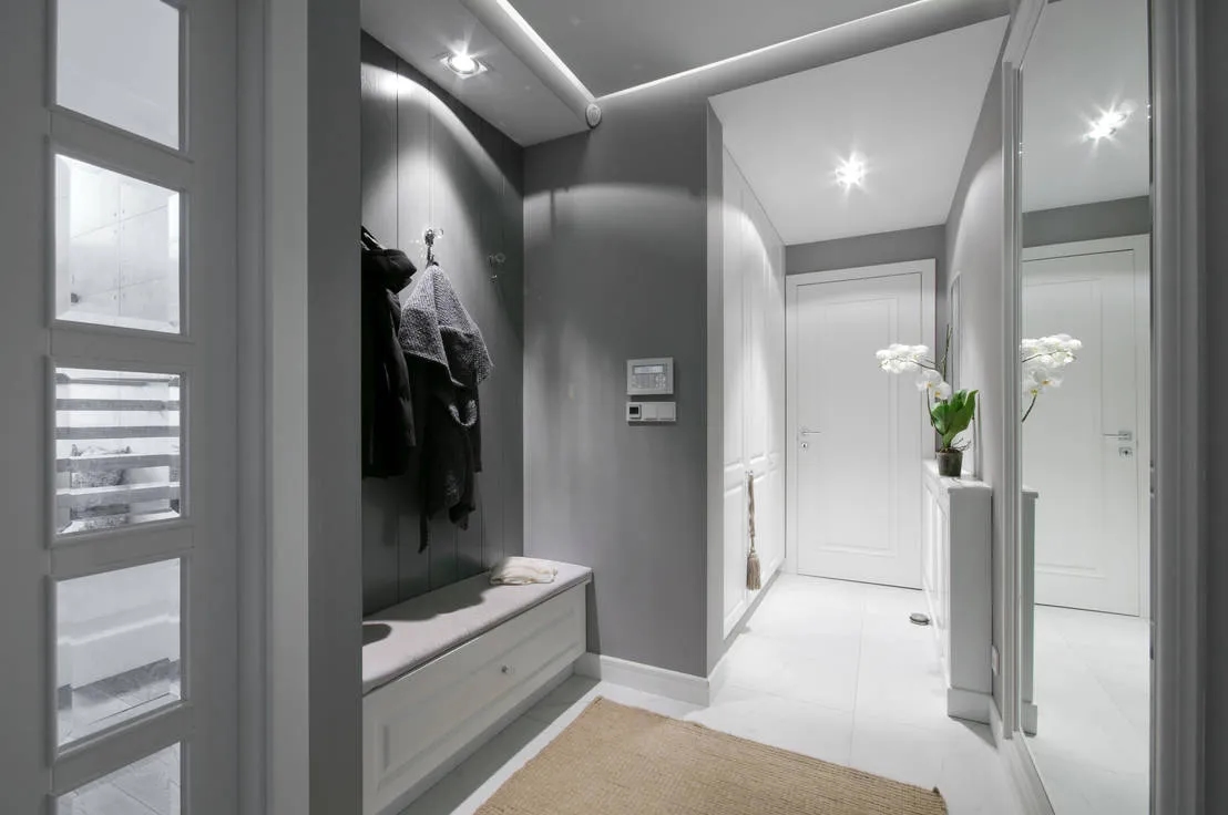 Jakie kolory do przedpokoju w bloku, które powiększą przestrzeń?