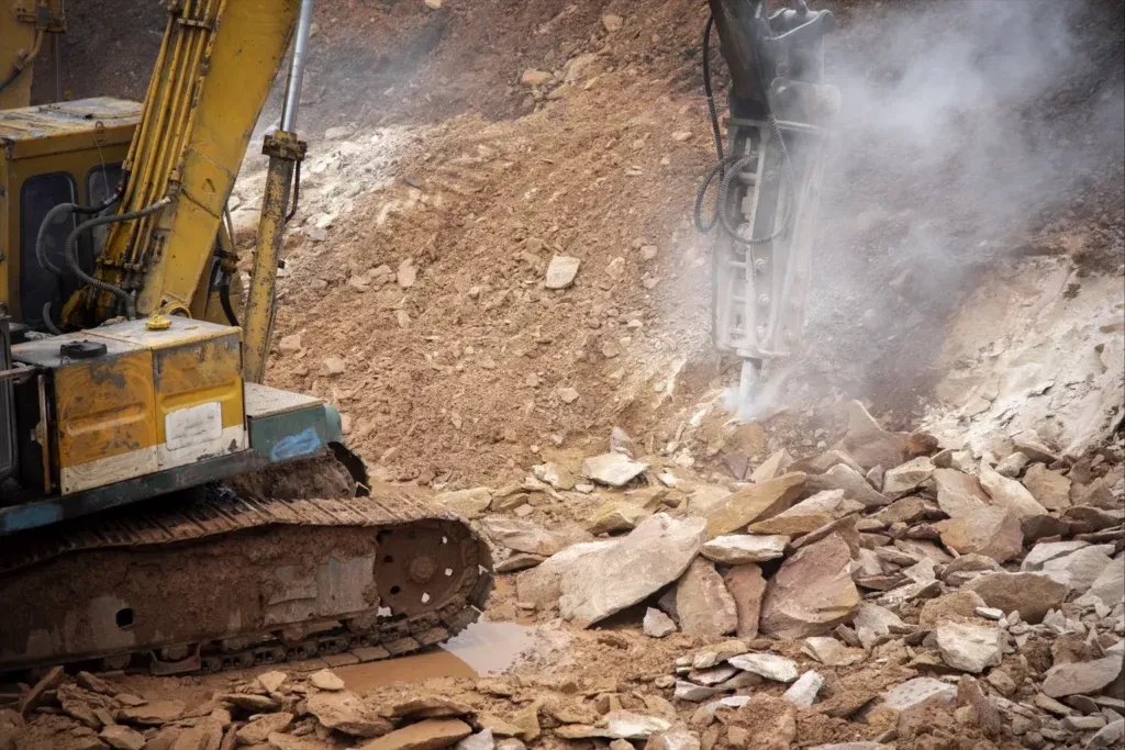 Ile kosztuje wyburzenie budynku gospodarczego? Sprawdź ceny i ukryte koszty